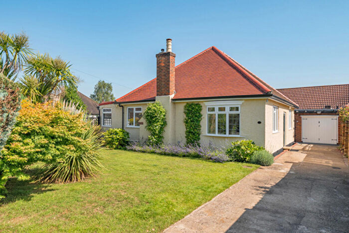 2 Bedroom Bungalow For Sale In Dudley Road, Walton-On-Thames, KT12