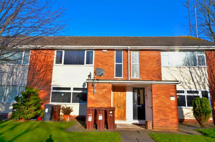 1 Bedroom Maisonette To Rent In Dovedale Court, Wolverhampton, West Midlands WV4