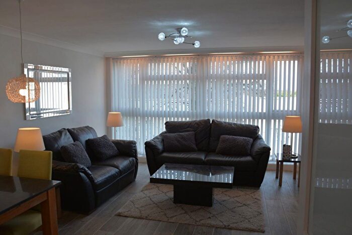 2 Bedroom Flat To Rent In Louis Court, B67