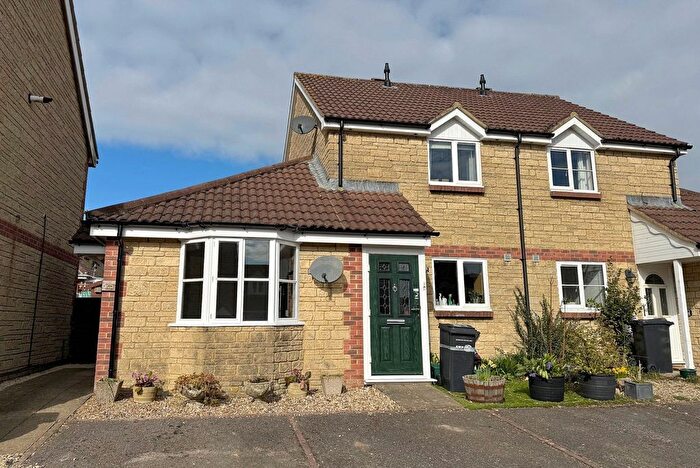 1 Bedroom Semi-Detached Bungalow For Sale In Saunters Close, Wincanton, BA9