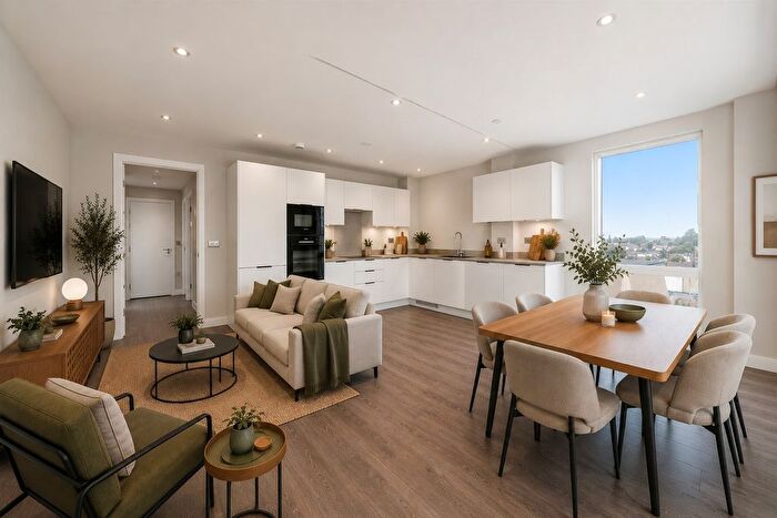 3 Bedroom Flat For Sale In Junction Court, Watford, WD17