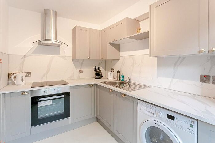 1 Bedroom Retirement Property For Sale In Barnton Avenue West, Barnton, Edinburgh, EH4
