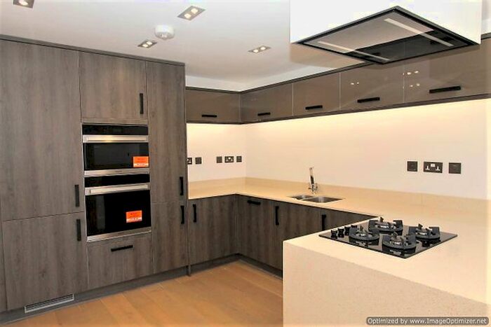 2 Bedroom Flat To Rent In Burwood Close, Tolworth, Surbiton, KT6