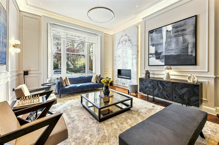 3 Bedroom Flat To Rent In Cornwall Gardens, South Kensington, London, SW7