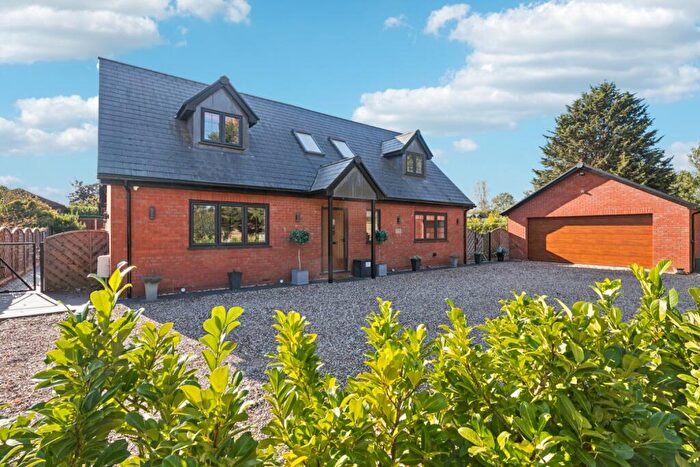 4 Bedroom Detached House For Sale In Bedford Road, Holwell, Hertfordshire, SG5