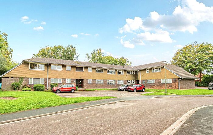 2 Bedroom Flat For Sale In Proctor Gardens, Great Bookham, KT23