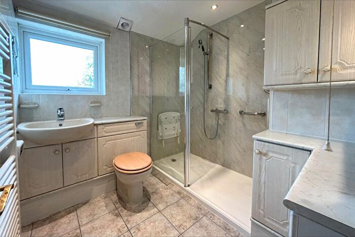 4 Bedroom Detached House For Sale In Chatsworth Grove, Farnham, Surrey, GU9