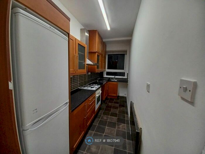 2 Bedroom Flat To Rent In Cranwich Road, London, N16