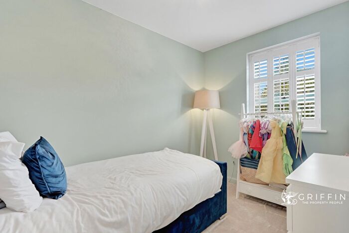 3 Bedroom Semi-Detached House For Sale In Addington Close, Stanford-Le-Hope, SS17