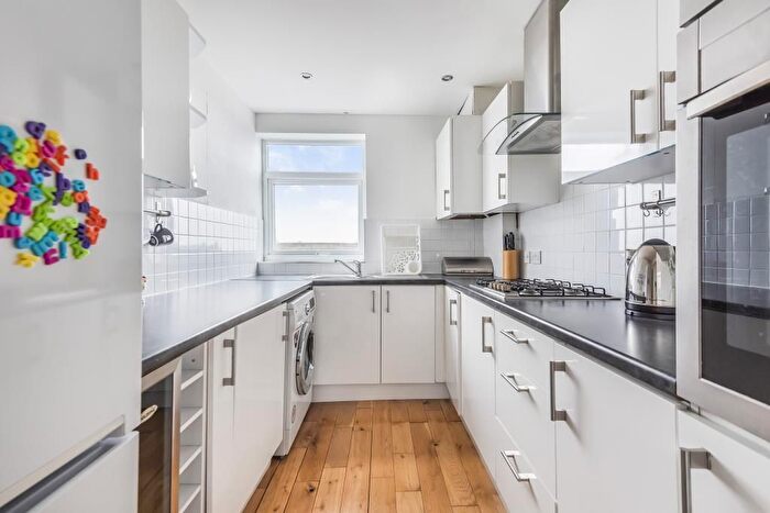 2 Bedroom Flat To Rent In Green Lane, Northwood, HA6