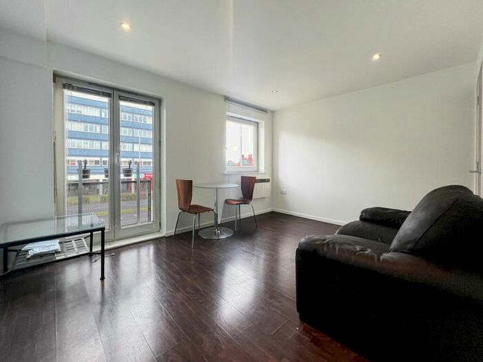 2 Bedroom Apartment To Rent In Station Road, Crossgates, LS15