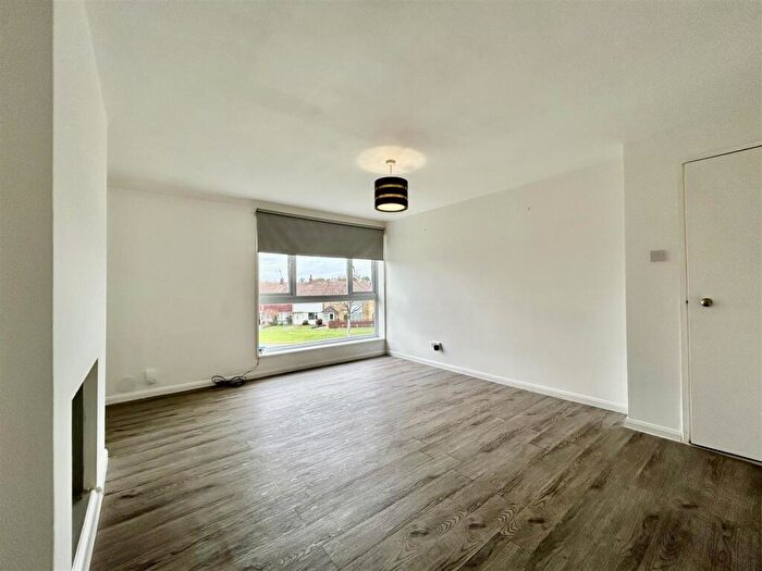 1 Bedroom Flat To Rent In Long Riding, Basildon, SS14