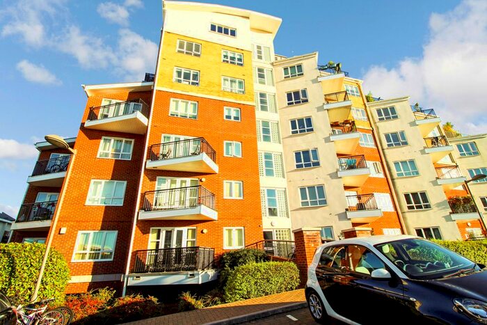 2 Bedroom Flat To Rent In The Gateway, Watford WD18