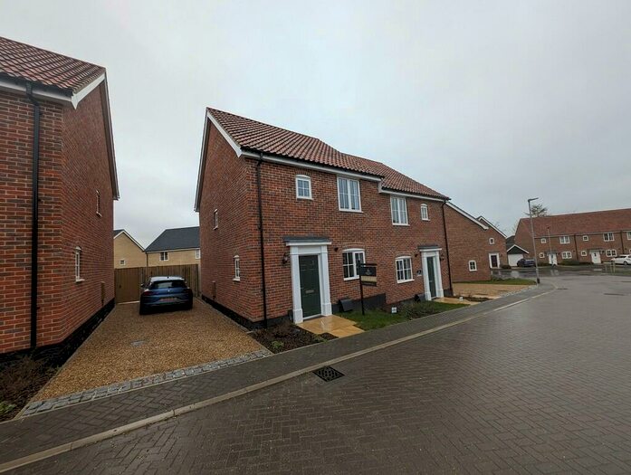 3 Bedroom Semi-Detached House To Rent In Buxton Way, Halesworth, IP19