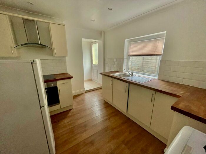 1 Bedroom Flat To Rent In Luton Road, Chatham, ME4