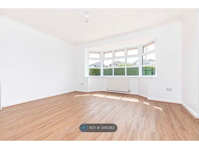 2 Bedroom Flat To Rent In Greenlea, Lymington, SO41