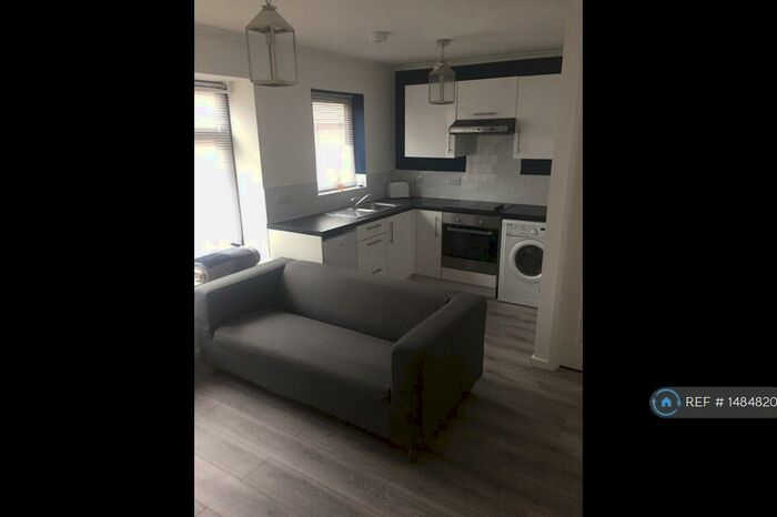 1 Bedroom Flat To Rent In Quinton, Birmingham, B32