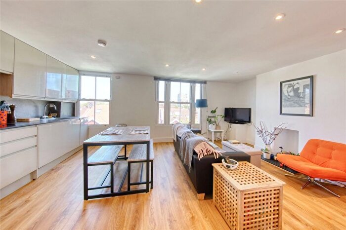 3 Bedroom Flat To Rent In Hayter Road, SW2