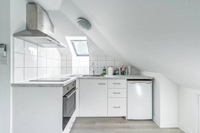1 Bedroom Flat To Rent In Devonshire Road, Hatch End, Pinner, HA5