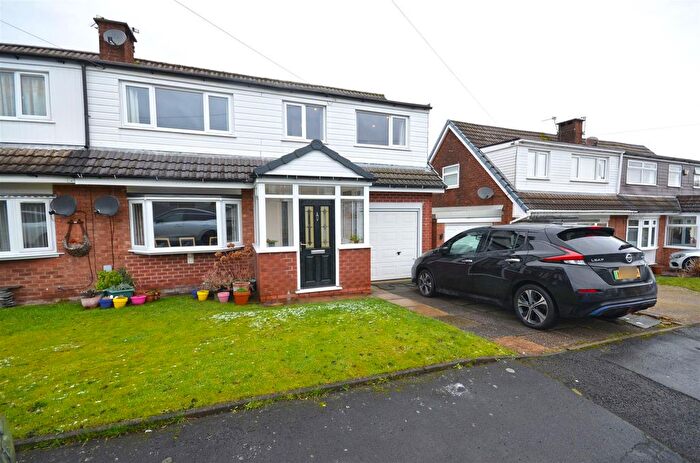 4 Bedroom Semi Detached House For Sale In Hill Mount, Dukinfield, SK16