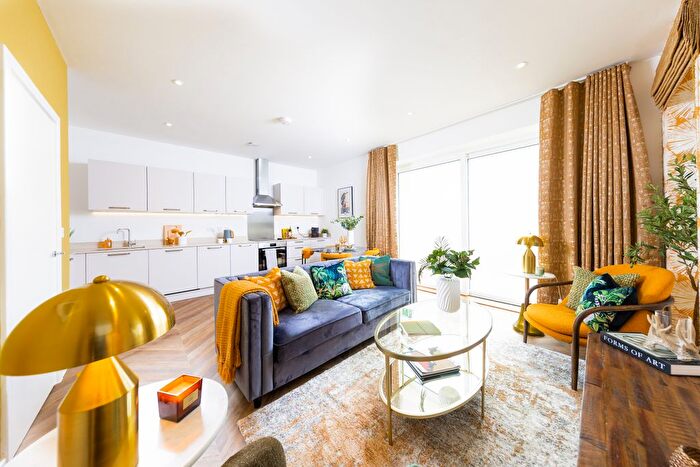 2 Bedroom Flat For Sale In Newtown Road, Henley-On-Thames, RG9