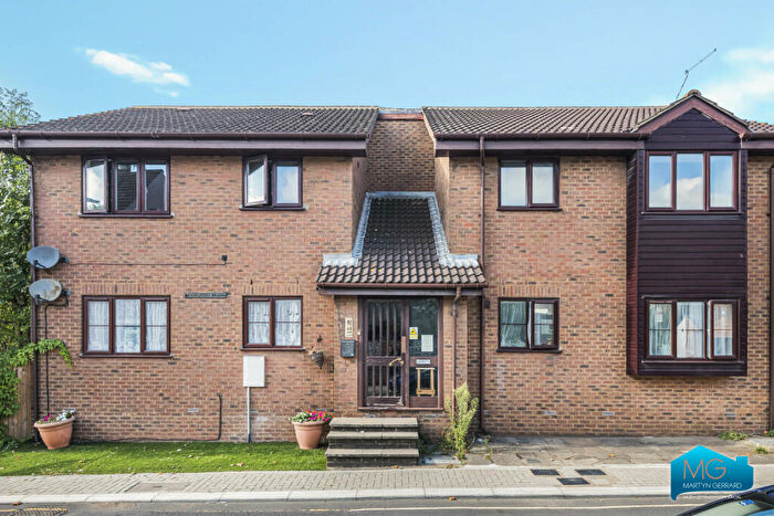 1 Bedroom Apartment To Rent In Dorchester Court, Cricklewood, London, NW2