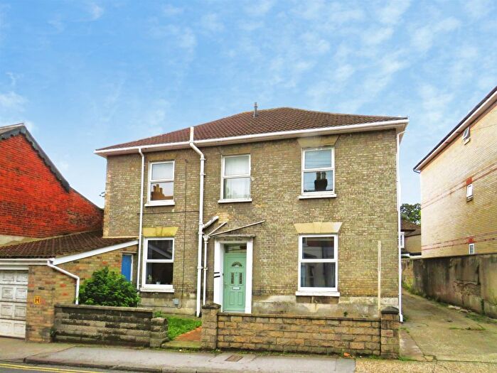 3 Bedroom Flat For Sale In Devizes Road, Salisbury, SP2