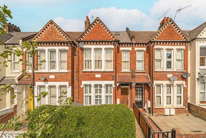 2 Bedroom Flat For Sale In Earlsfield Road, Earlsfield, SW18