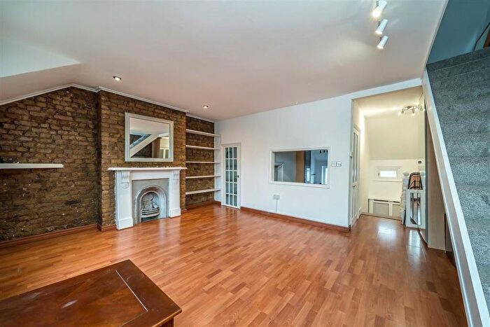 1 Bedroom Flat To Rent In Poynders Road, Balham, SW4