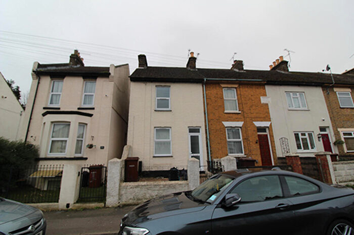 2 Bedroom End Of Terrace House To Rent In Franklin Road, Gillingham, ME7