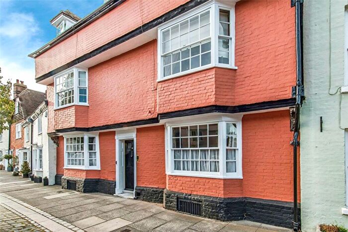 2 Bedroom Flat To Rent In Abbey Street, Faversham, Kent, ME13