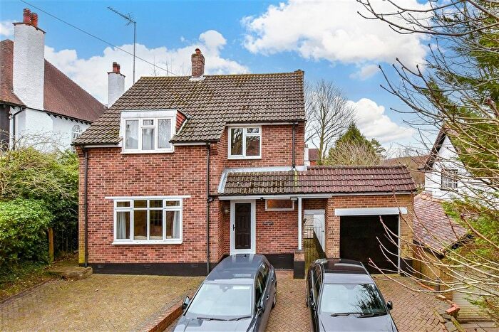 3 Bedroom Detached House For Sale In Burcott Road, Purley, Surrey, CR8