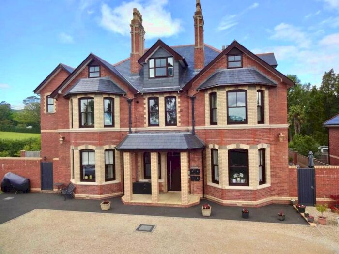 2 Bedroom Flat For Sale In Asquith Penthouse, Bovey Tracey, TQ13