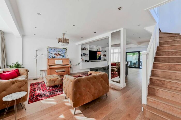 4 Bedroom Semi-Detached House To Rent In Vale Drive, High Barnet, Barnet, EN5