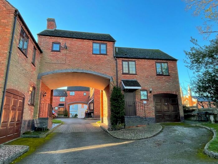 3 Bedroom Semi-Detached House To Rent In Fairview Mews, Coleshill, West Midlands B46