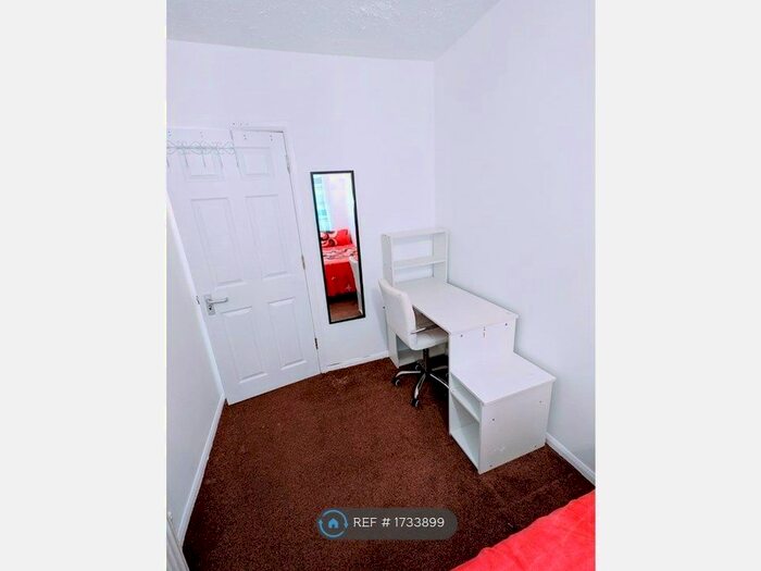 4 Bedroom Semi-Detached House To Rent In Stamfordham Drive, Liverpool, L19