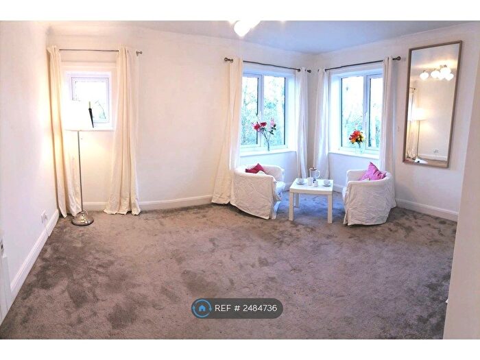 2 Bedroom Flat To Rent In Hurst Road, Kennington, Ashford, TN24
