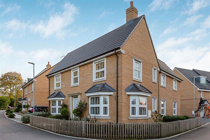 4 Bedroom Detached House For Sale In Lilywhites Lane, Hoddesdon, EN11