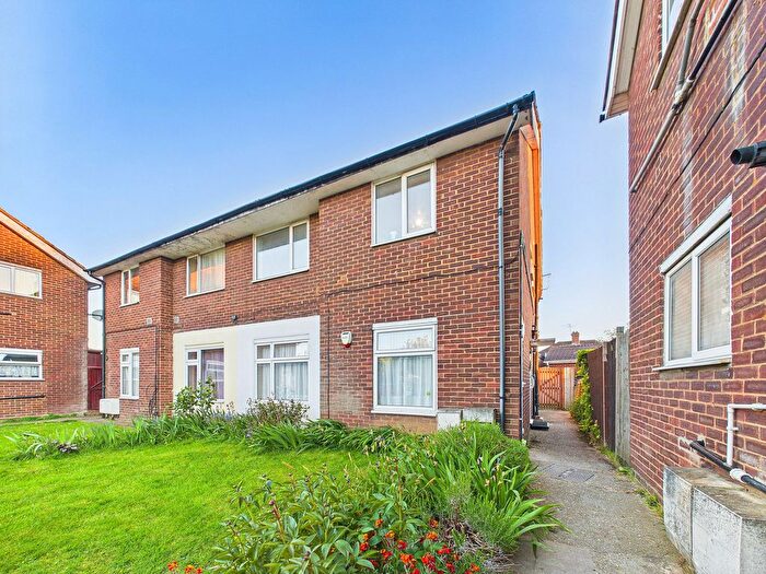 2 Bedroom Maisonette To Rent In Fairey Avenue, Hayes, UB3