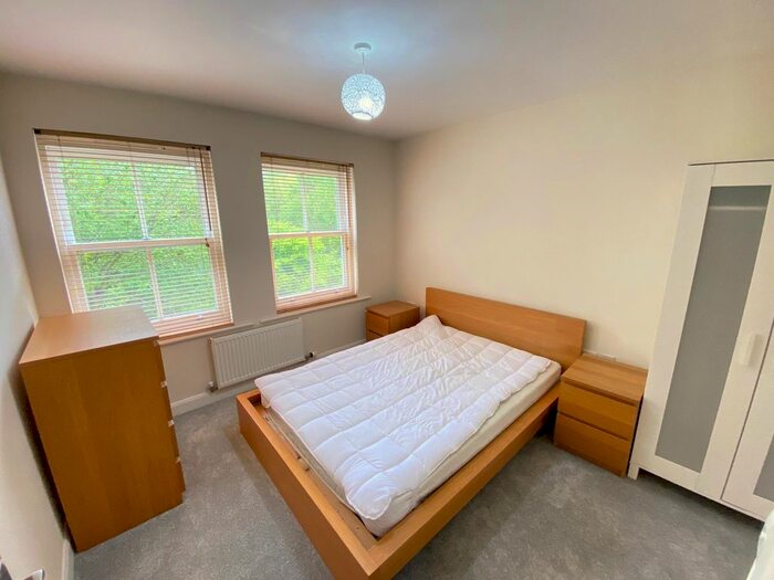 2 Bedroom Flat To Rent In Hatters Court, Stockport, SK1