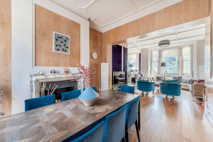 2 Bedroom Flat To Rent In Oakley Street, Chelsea, London, SW3