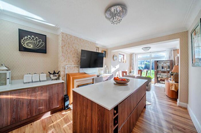 4 Bedroom Semi Detached House For Sale In Callander Road, London, SE6