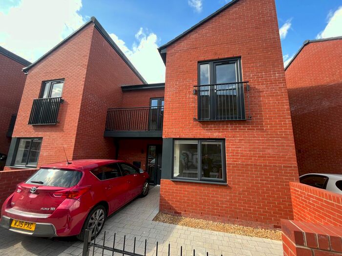 3 Bedroom Town House To Rent In Jarvis Street, Leicester, LE3