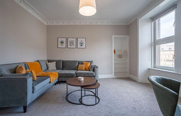 2 Bedroom Flat To Rent In Balmore Street, Stobswell, Dundee, DD4
