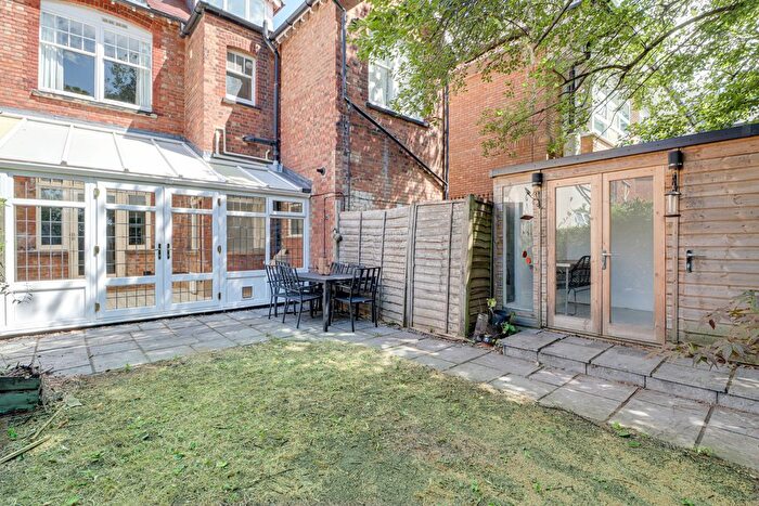 1 Bedroom Maisonette For Sale In London Road, St. Albans, Hertfordshire, AL1