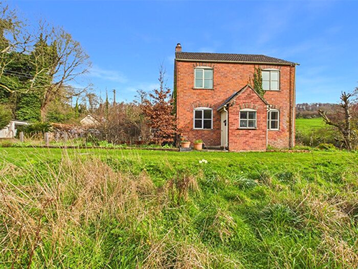 3 Bedroom End Terrace House For Sale In The Vatch, Stroud, Gloucestershire, GL6