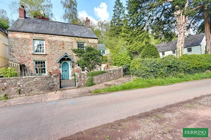 4 Bedroom Detached House For Sale In ( Beds And Beautiful Garden), Gatcombe, Blakeney, Gloucestershire., GL15