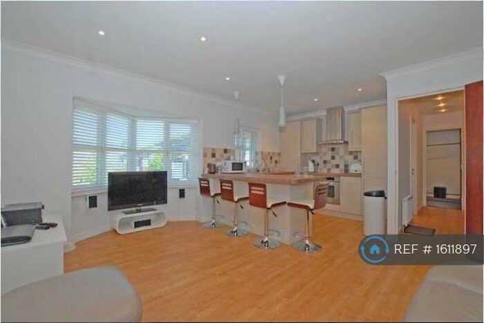 2 Bedroom Flat To Rent In Halley Gardens, London, SE13