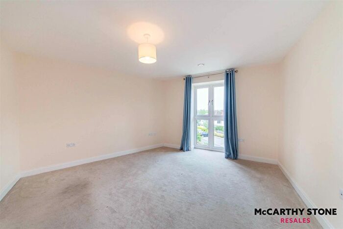 2 Bedroom Flat For Sale In Northwick Park Road, Harrow-On-The-Hill, Harrow, HA1