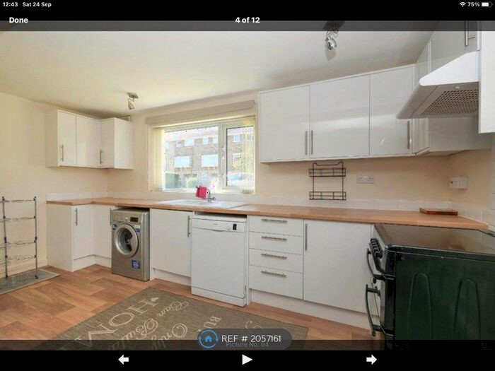 2 Bedroom Flat To Rent In Hoyle Court Avenue, Baildon, Shipley, BD17